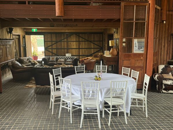 White tiffany chair and round banquet table